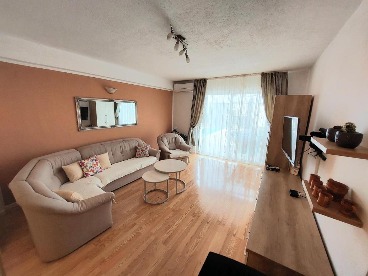 Apartment With Private Pool "Patricia" Макарска Экстерьер фото