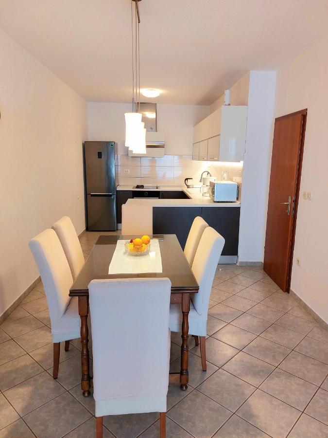 Apartment With Private Pool "Patricia" Макарска Экстерьер фото