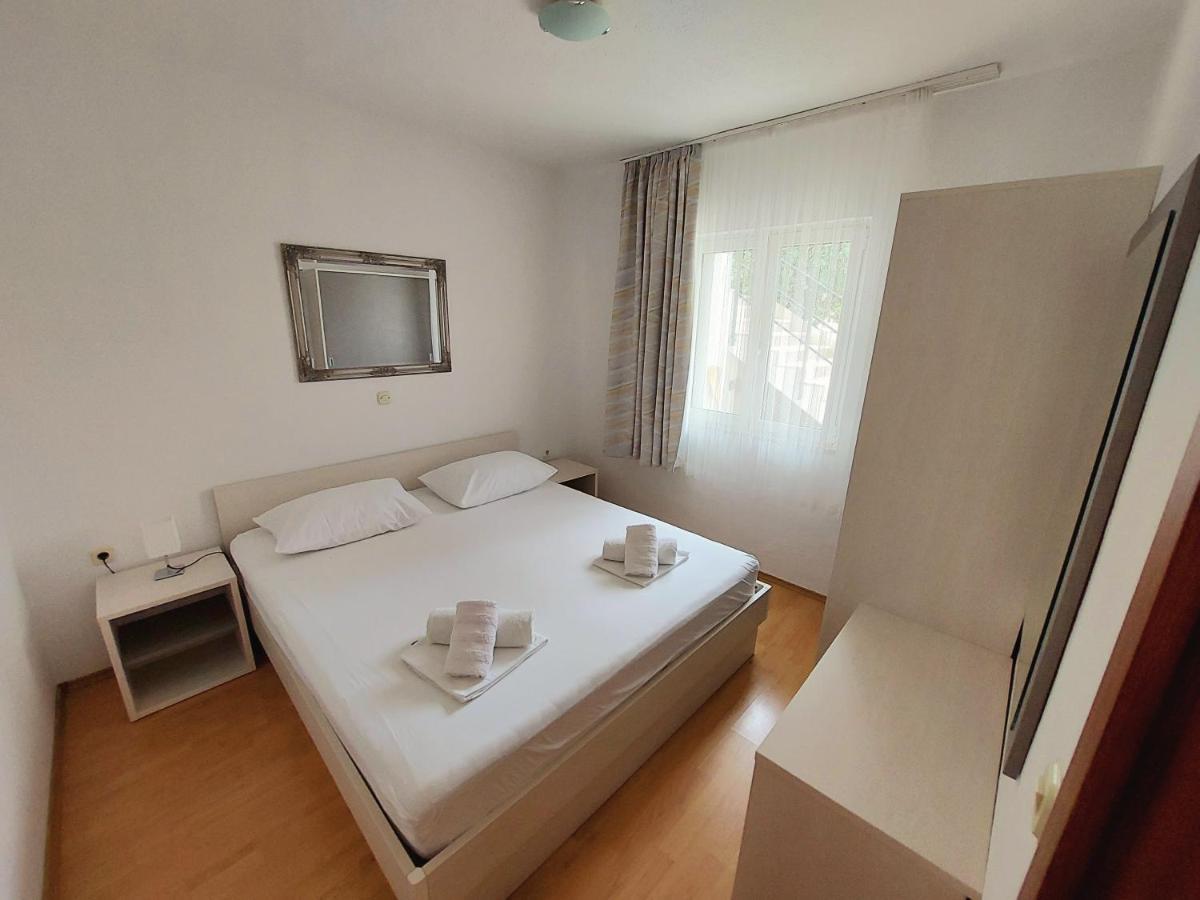 Apartment With Private Pool "Patricia" Макарска Экстерьер фото