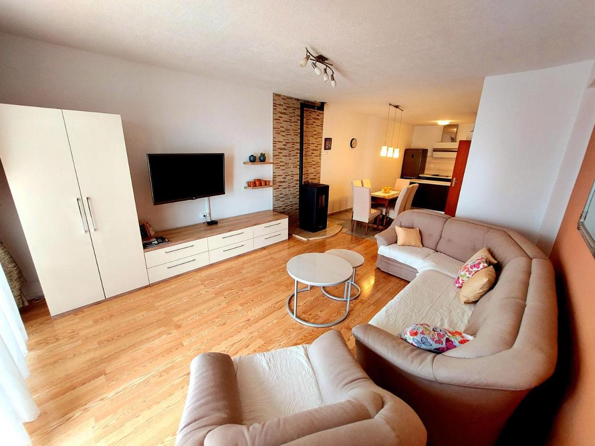 Apartment With Private Pool "Patricia" Макарска Экстерьер фото