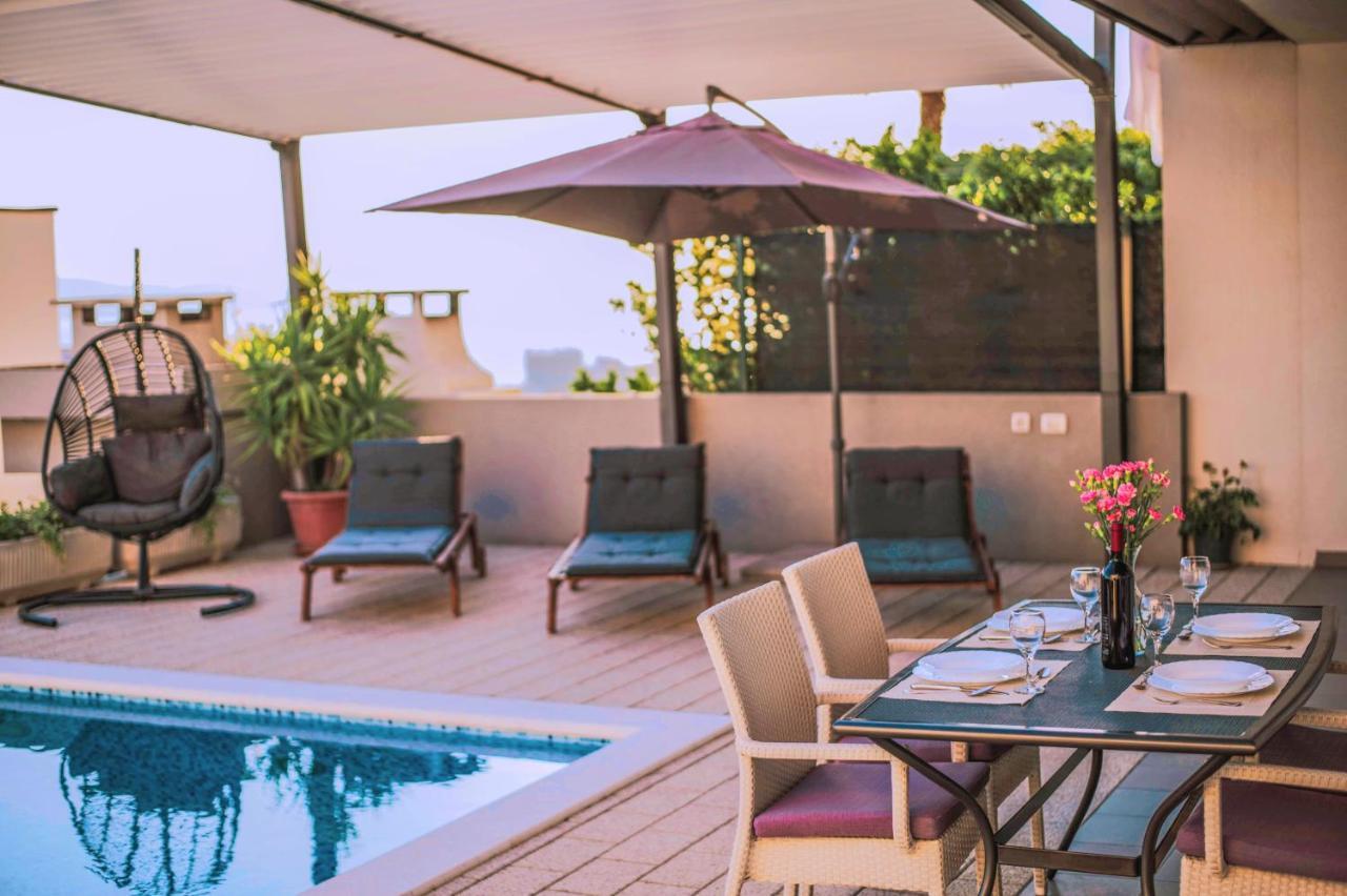 Apartment With Private Pool "Patricia" Макарска Экстерьер фото
